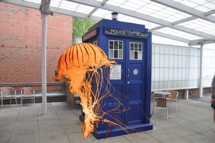 Tardis_BBC_Television_Center-jellyfish-crop